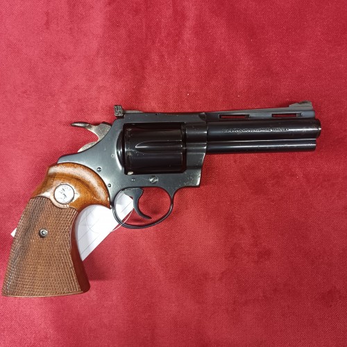 REVOLVER COLT DIAMONDBACK